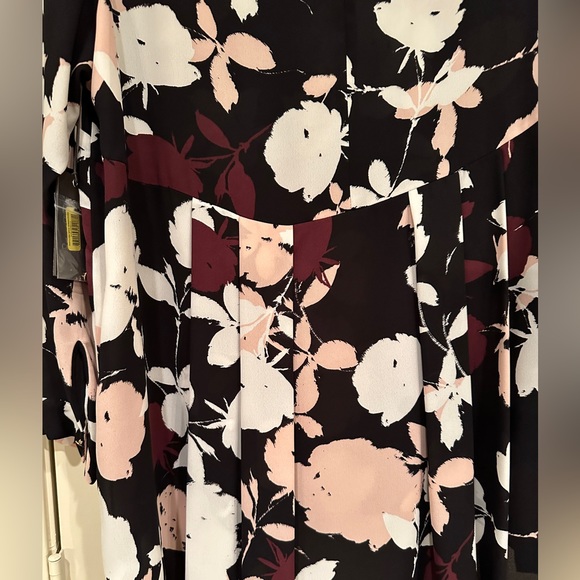 Vince Camuto silky high low top plus size - Picture 9 of 11